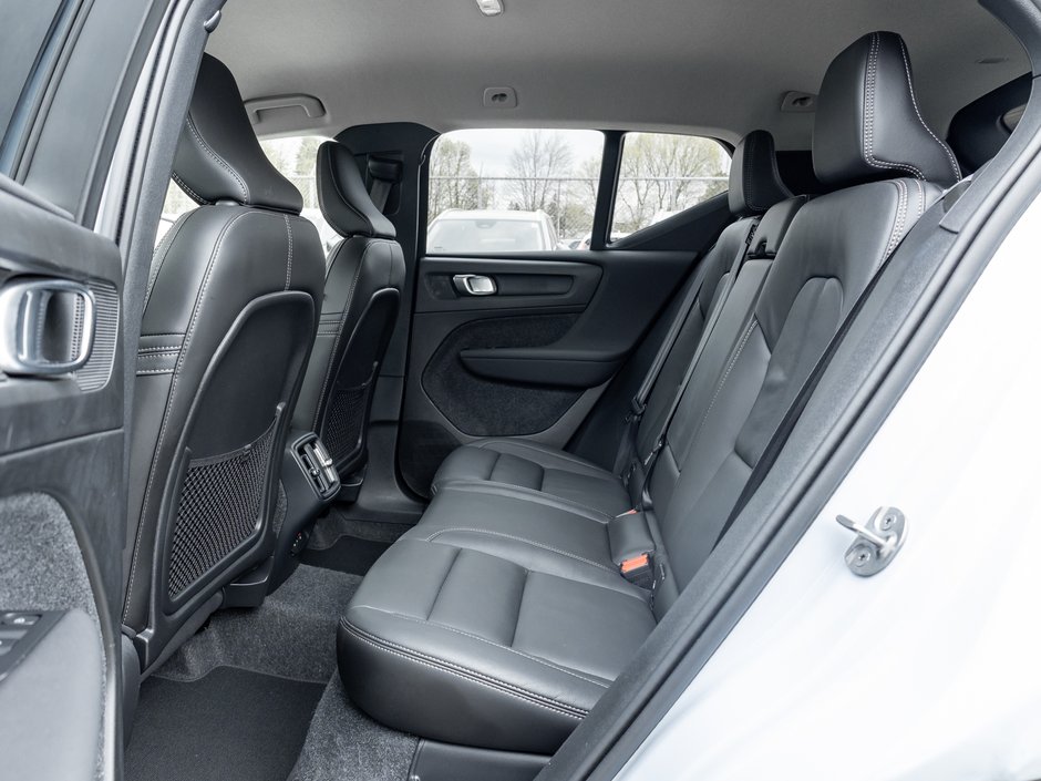 Volvo XC40 B5 AWD Core  CPO FINANCE RATE 3.49%* (84M) 2025-21