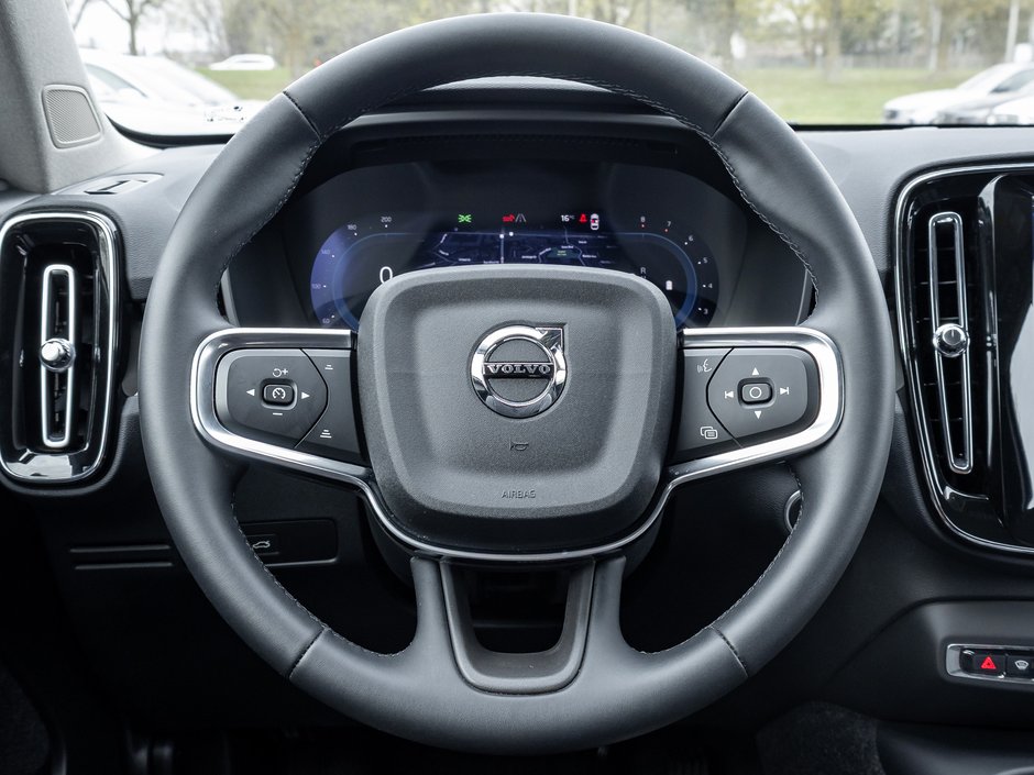 Volvo XC40 B5 AWD Core  CPO FINANCE RATE 3.49%* (84M) 2025-7