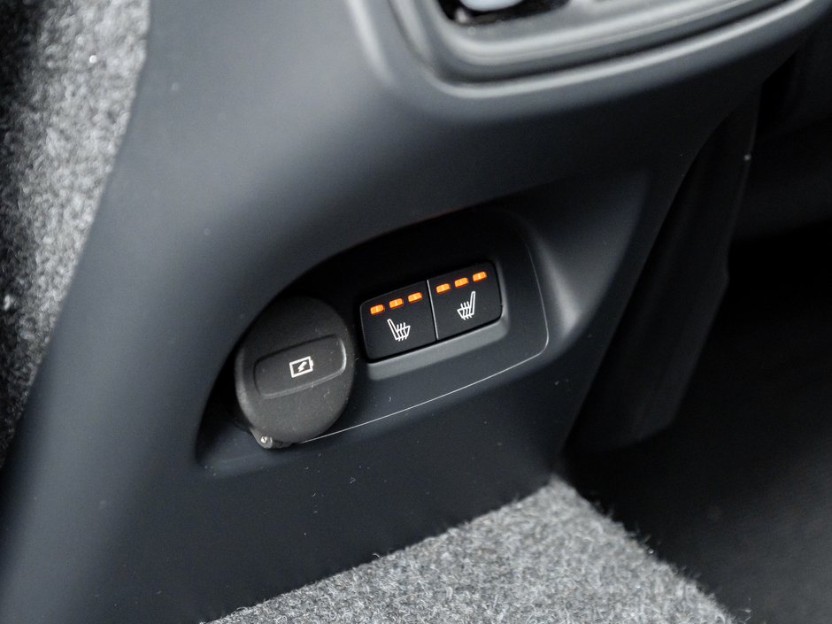 Volvo XC40 B5 AWD Core  CPO FINANCE RATE 3.49%* (84M) 2025-22