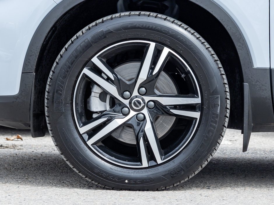 Volvo XC40 B5 AWD Core  CPO FINANCE RATE 3.49%* (84M) 2025-3