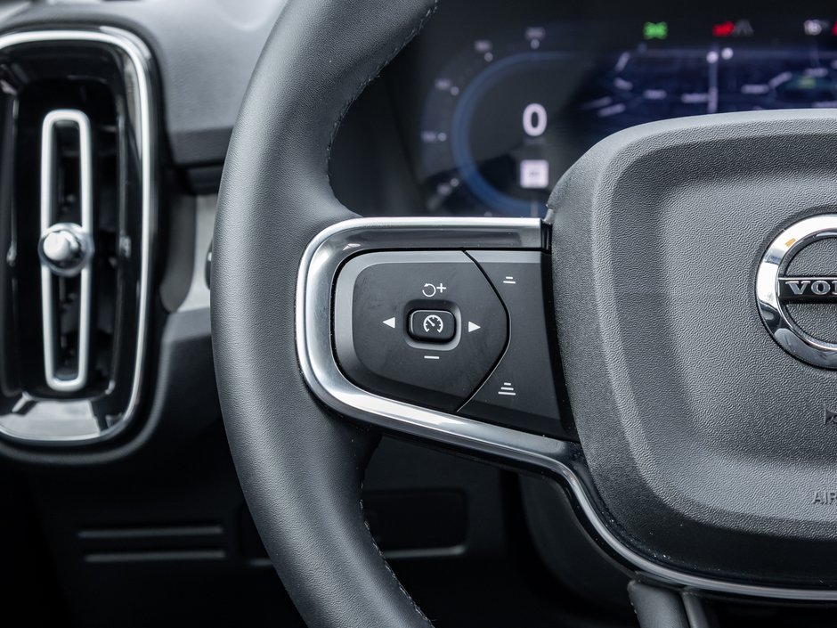 Volvo XC40 B5 AWD Core  CPO FINANCE RATE 3.49%* (84M) 2025-9