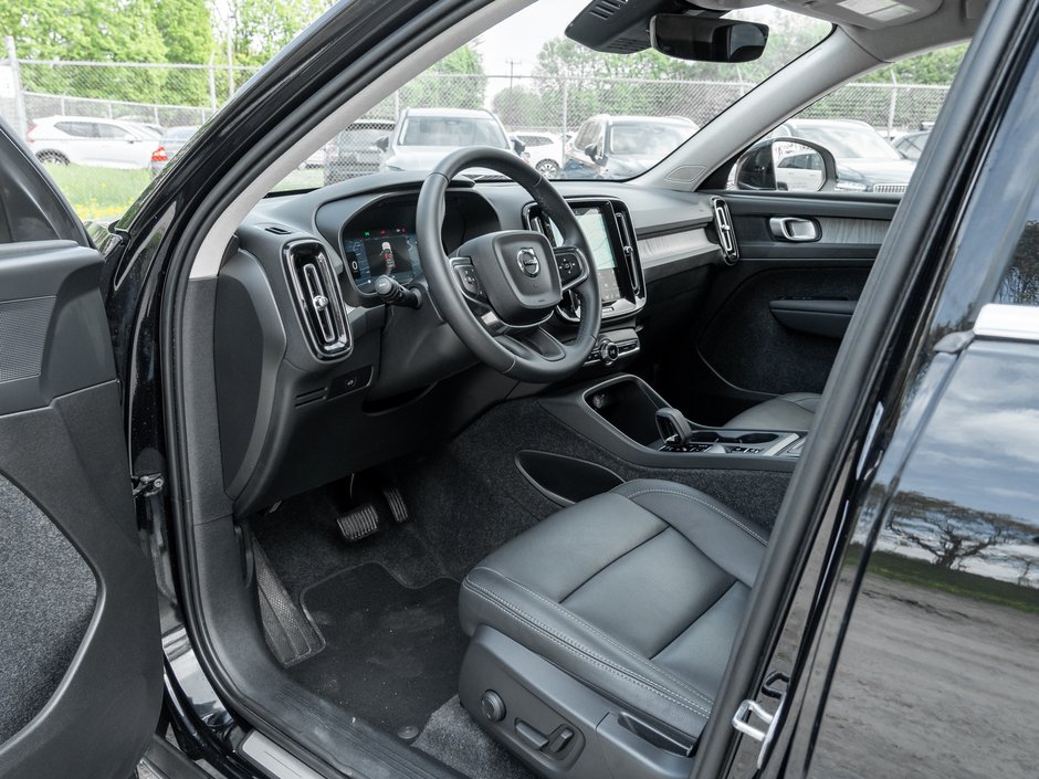 2025 Volvo XC40 B5 AWD  VOLVO CPO FINANCE RATE 3.49%* -84 MONTH-6