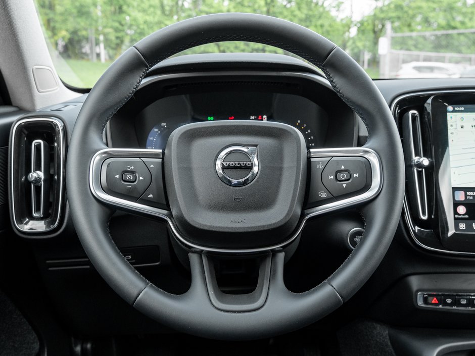 2025 Volvo XC40 B5 AWD  VOLVO CPO FINANCE RATE 3.49%* -84 MONTH-7
