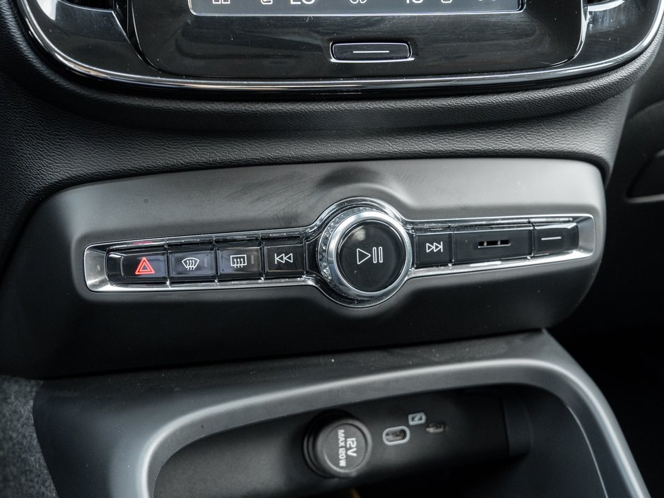2025 Volvo XC40 B5 AWD  VOLVO CPO FINANCE RATE 3.49%* -84 MONTH-16