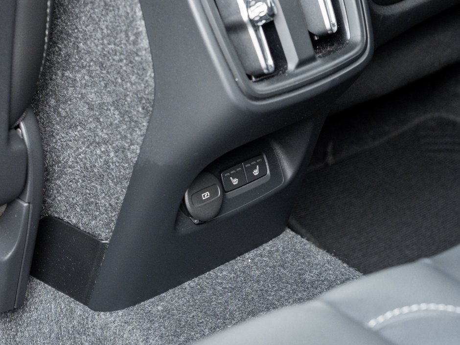 2025 Volvo XC40 B5 AWD  VOLVO CPO FINANCE RATE 3.49%* -84 MONTH-21
