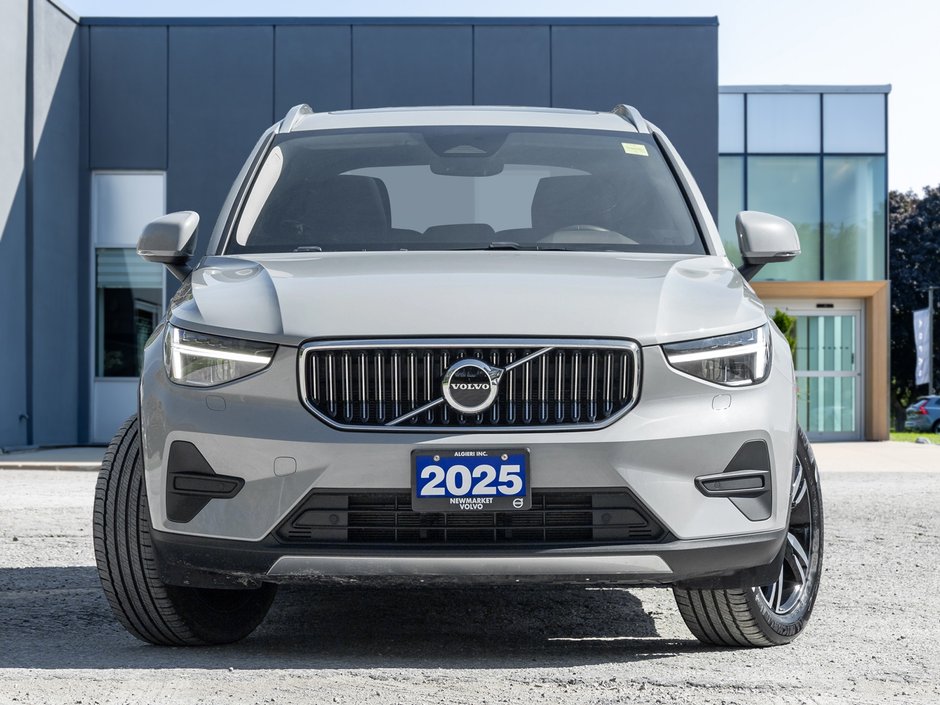 2025 Volvo XC40 B5 AWD Bright Theme  SUPER LOW KM  POWER PANO ROOF-1