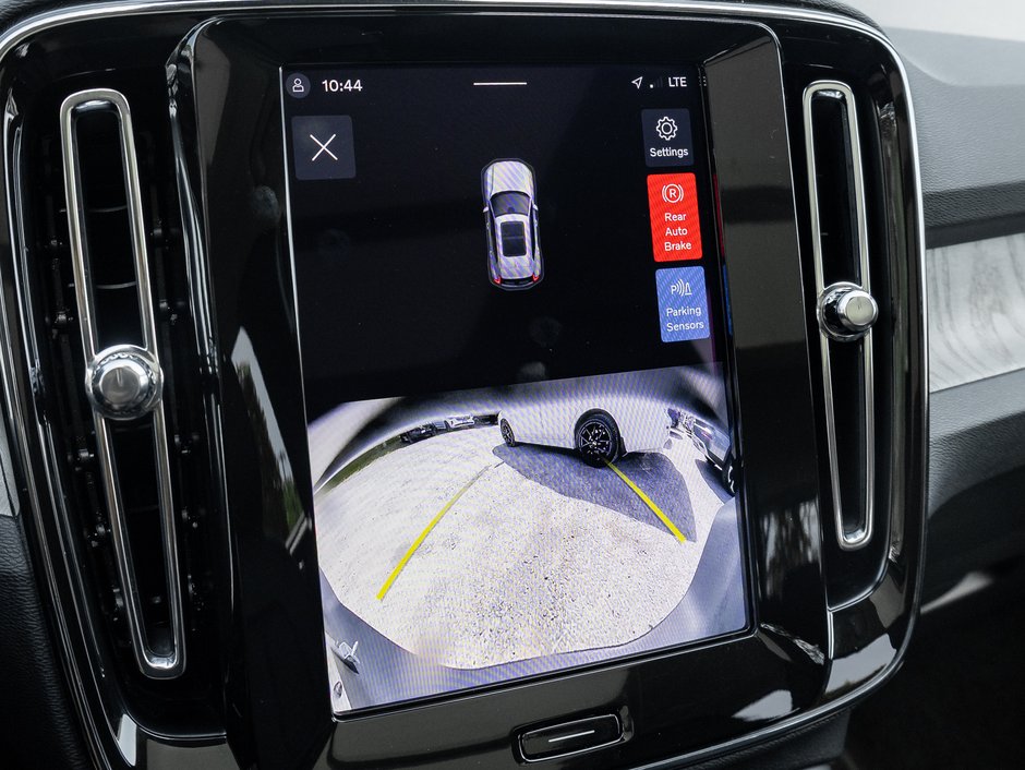 2025 Volvo XC40 B5 AWD Core  POWER PANO ROOF  FINANCE RATE 3.49%*-12