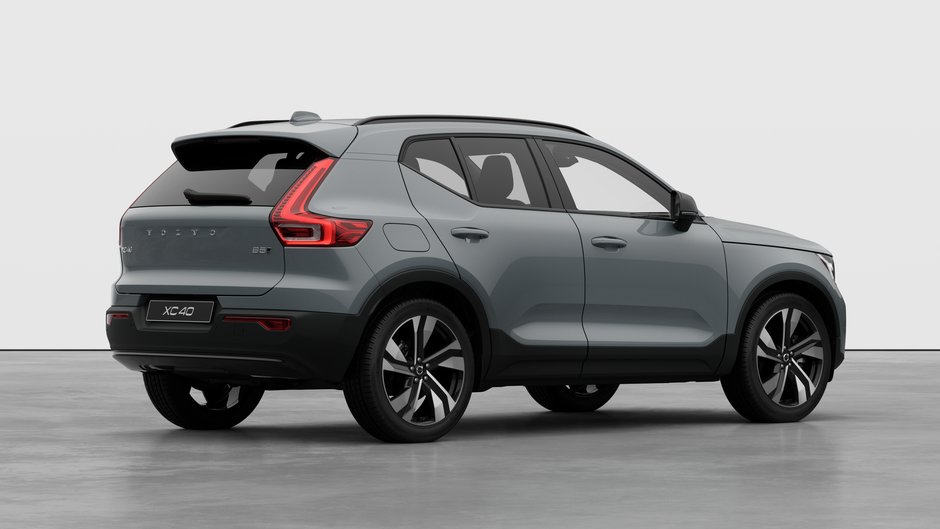 2026 Volvo XC40 B5 AWD Ultra Dark Theme-3
