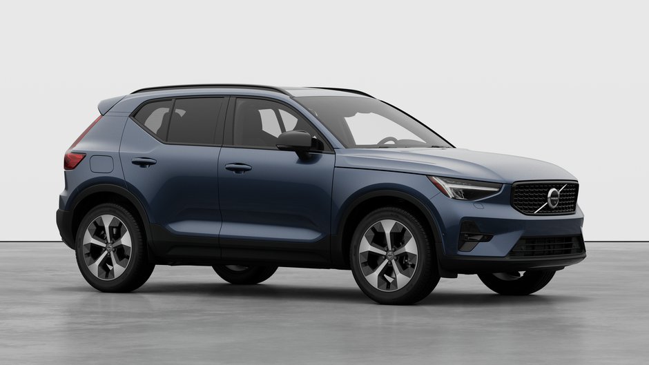 Volvo XC40 B5 AWD Plus Dark Theme 2026-2