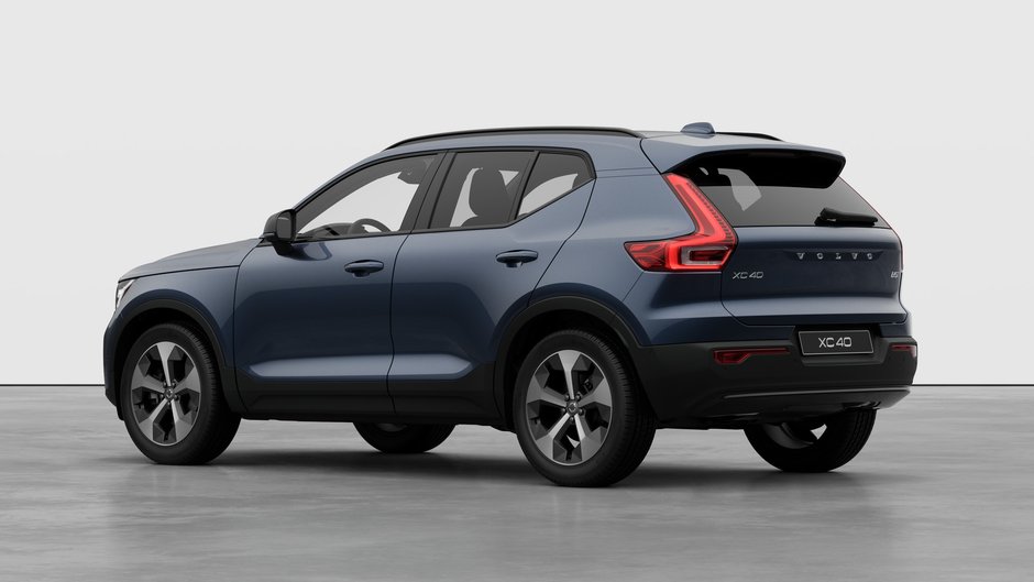 Volvo XC40 B5 AWD Plus Dark Theme 2026-1