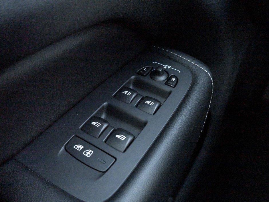 Volvo XC60 Plug-In Hybrid T8 eAWD Plug-In Hybrid INSCRIPTION  AIR SUSPENSION 2020-13