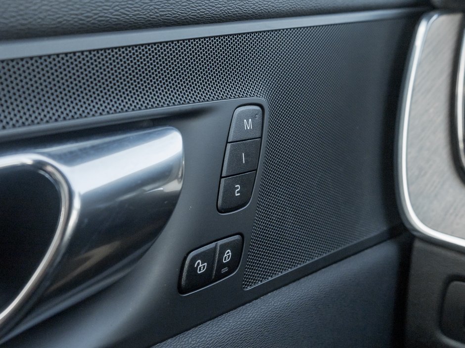 Volvo XC60 Plug-In Hybrid T8 eAWD Plug-In Hybrid INSCRIPTION  AIR SUSPENSION 2020-14