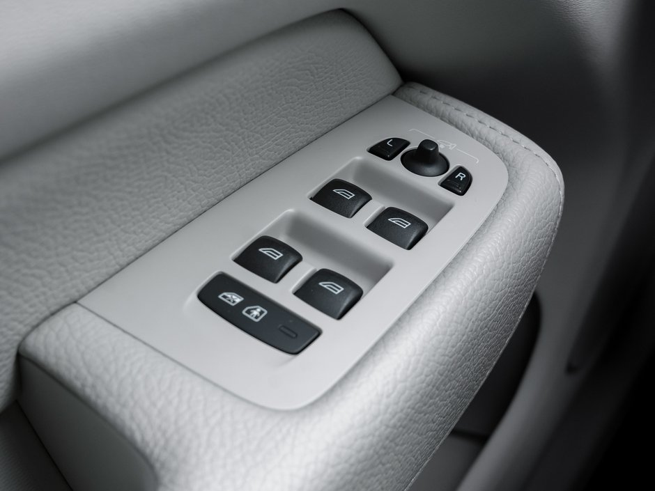 2021 Volvo XC60 Plug-In Hybrid Recharge T8eAWD PHEV Inscription Exp TRADE IN CPO-12