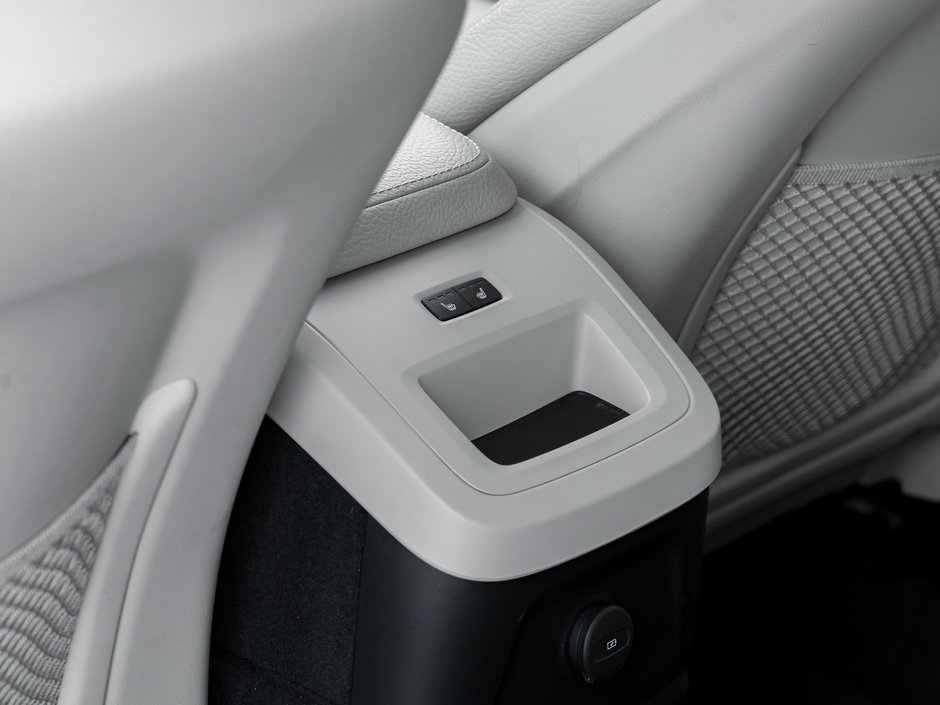 2021 Volvo XC60 Plug-In Hybrid Recharge T8eAWD PHEV Inscription Exp TRADE IN CPO-22