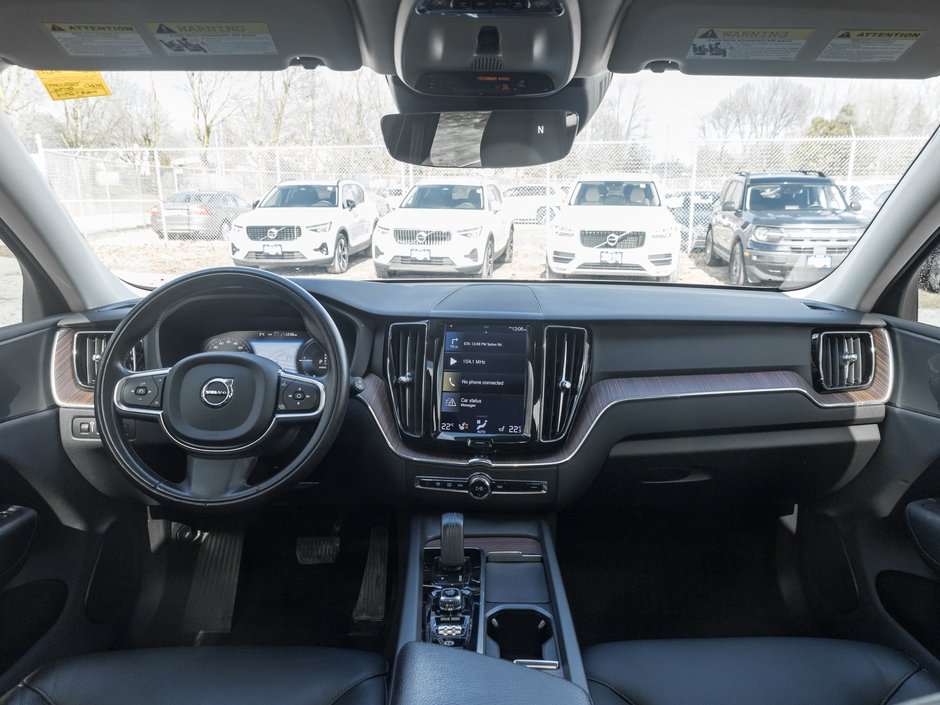 2021 Volvo XC60 Plug-In Hybrid Recharge T8 eAWD  LOW MILEAGE  VOLVO CPO-26