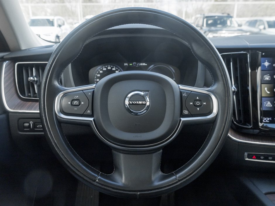 2021 Volvo XC60 Plug-In Hybrid Recharge T8 eAWD  LOW MILEAGE  VOLVO CPO-8