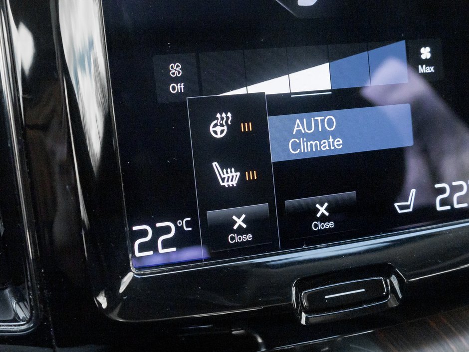 2021 Volvo XC60 Plug-In Hybrid Recharge T8 eAWD  LOW MILEAGE  VOLVO CPO-21