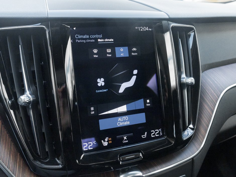 2021 Volvo XC60 Plug-In Hybrid Recharge T8 eAWD  LOW MILEAGE  VOLVO CPO-20