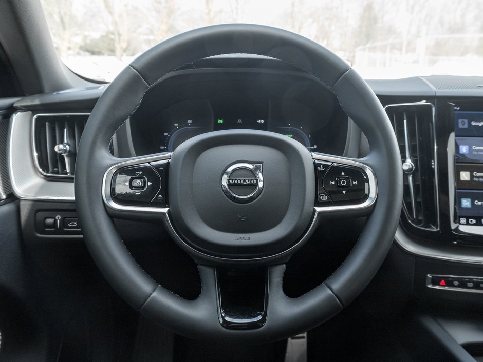 2022 Volvo XC60 Plug-In Hybrid T8 eAWD PHEV R-Design  NEW TIRES  VOLVO CPO-7