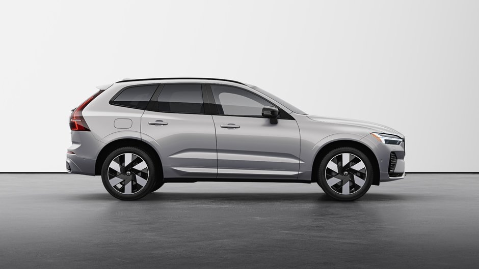2025 Volvo XC60 Plug-in Hybrid T8 AWD Plus Dark Theme-4