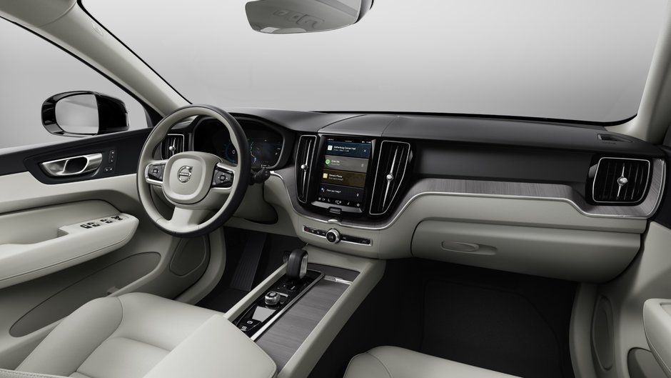 2025 Volvo XC60 Plug-in Hybrid T8 AWD Plus Dark Theme-7