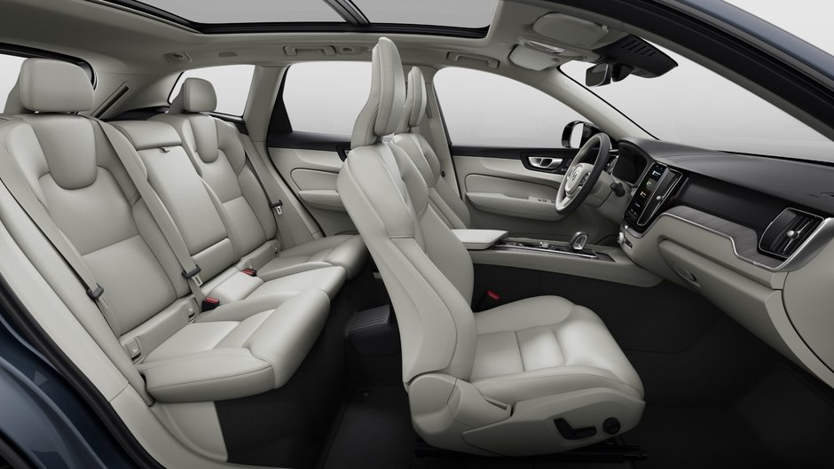 2025 Volvo XC60 Plug-in Hybrid T8 AWD Plus Dark Theme-10