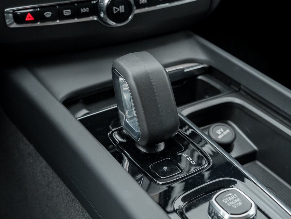 2025 Volvo XC60 Plug-in Hybrid T8 AWD Plus Dark Theme POLESTAR CPO GOOGLE ASSIST-15