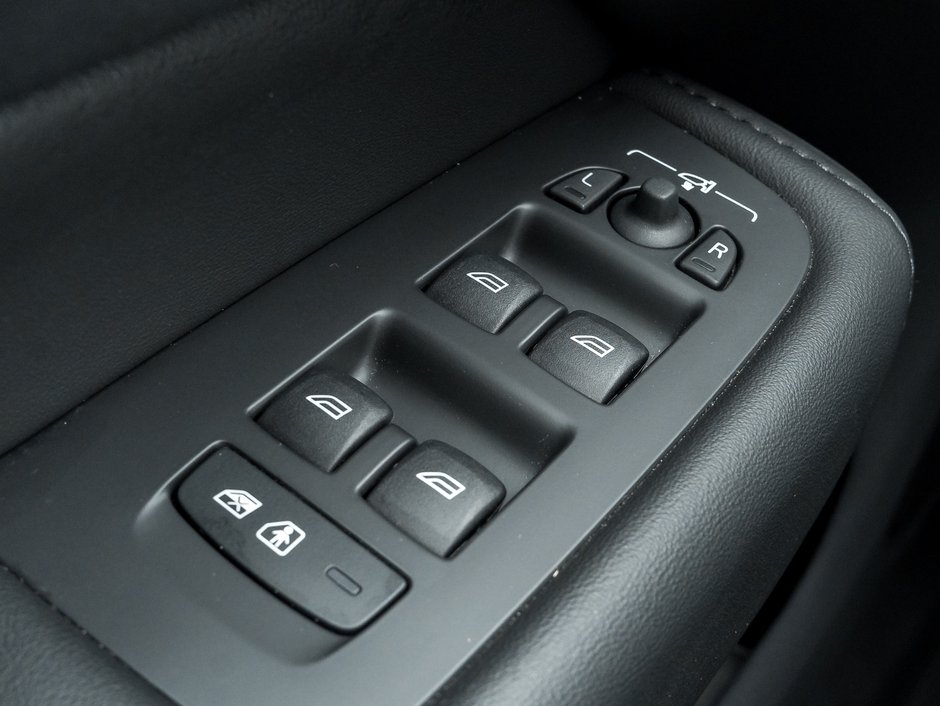 2025 Volvo XC60 Plug-in Hybrid T8 AWD Plus Dark Theme POLESTAR CPO GOOGLE ASSIST-13