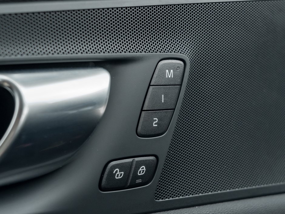 2025 Volvo XC60 Plug-in Hybrid T8 AWD Plus Dark Theme POLESTAR CPO GOOGLE ASSIST-14