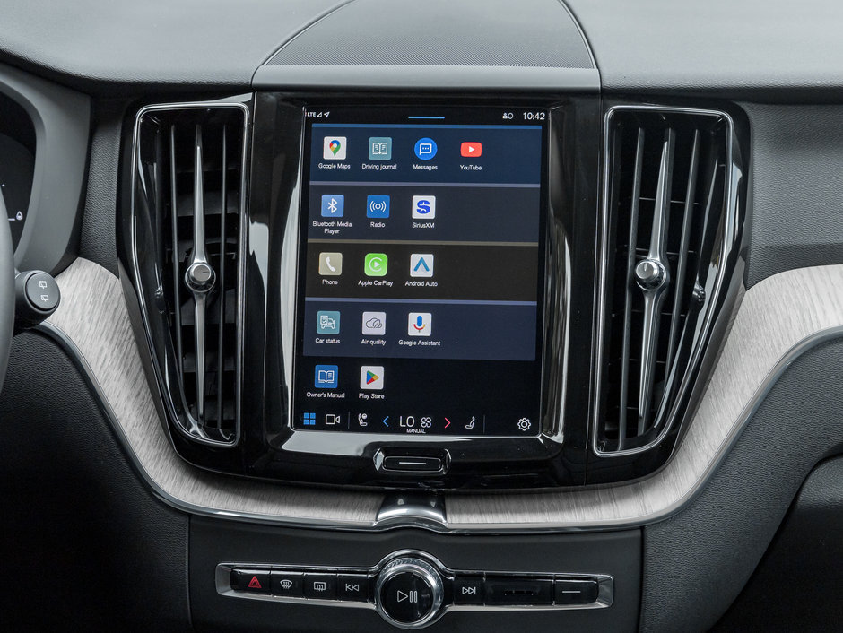 Volvo XC60 Plug-in Hybrid T8 AWD Plus Dark Theme POLESTAR CPO GOOGLE ASSIST 2025-26