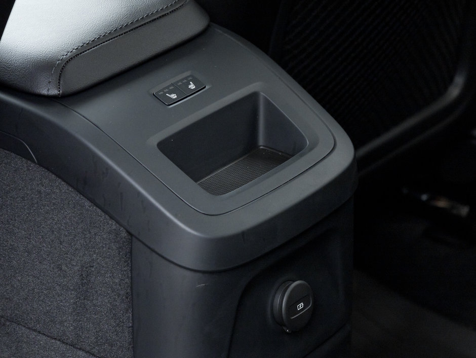 Volvo XC60 Plug-in Hybrid T8 AWD Plus Dark Theme POLESTAR CPO GOOGLE ASSIST 2025-24