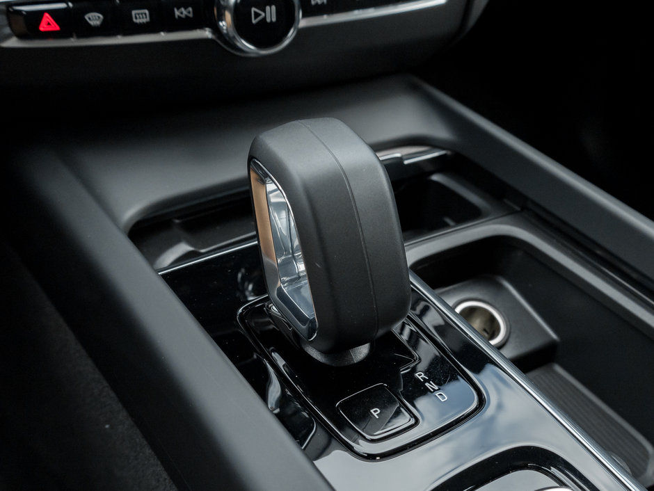 Volvo XC60 Plug-in Hybrid T8 AWD Plus Dark Theme POLESTAR CPO GOOGLE ASSIST 2025-16