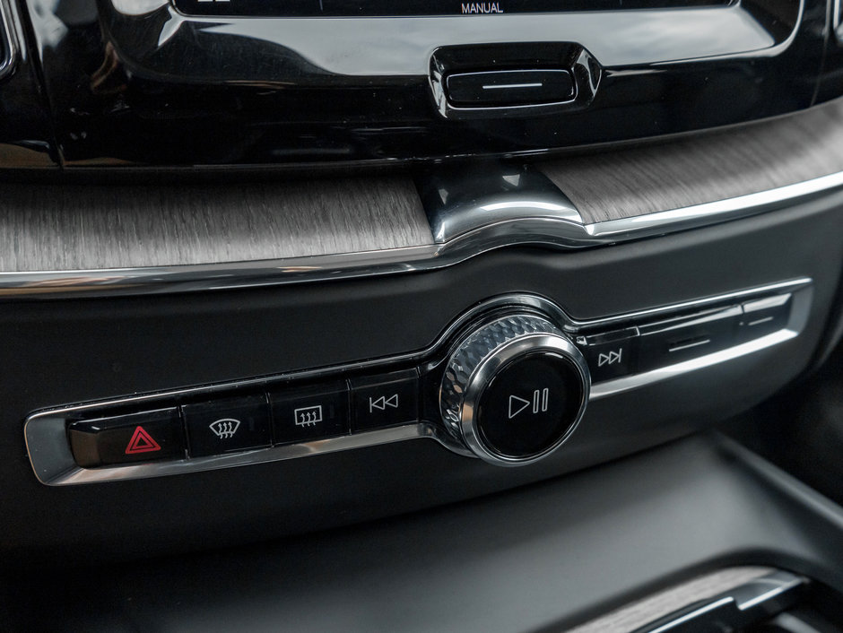 Volvo XC60 Plug-in Hybrid T8 AWD Plus Dark Theme POLESTAR CPO GOOGLE ASSIST 2025-18