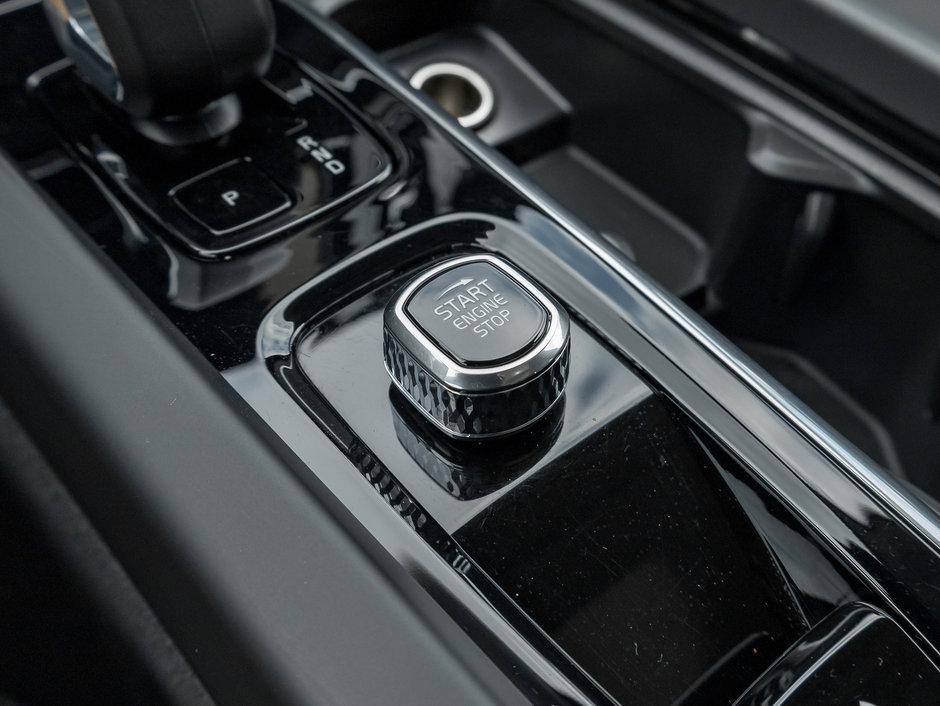 Volvo XC60 Plug-in Hybrid T8 AWD Plus Dark Theme POLESTAR CPO GOOGLE ASSIST 2025-17