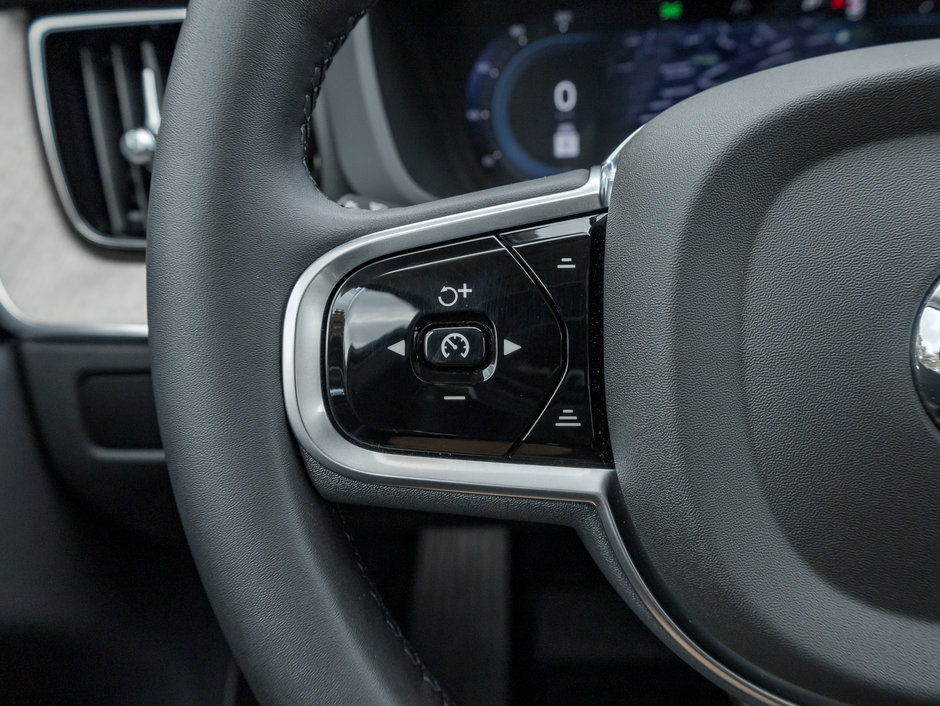 Volvo XC60 Plug-in Hybrid T8 AWD Plus Dark Theme POLESTAR CPO GOOGLE ASSIST 2025-7