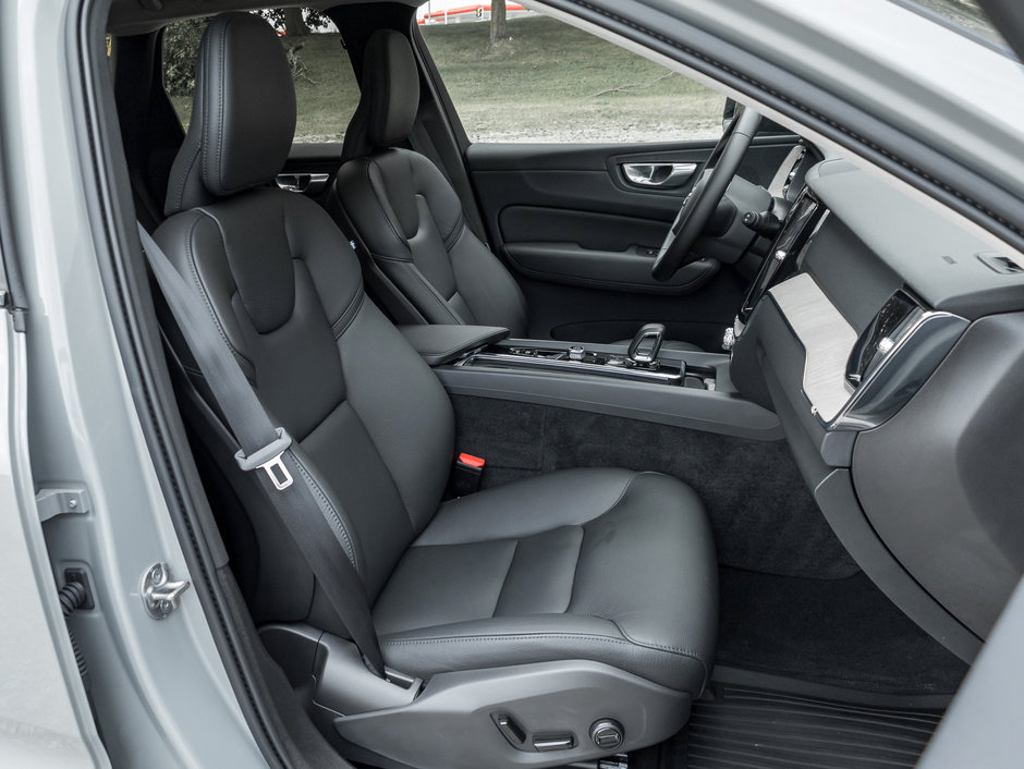 Volvo XC60 Plug-in Hybrid T8 AWD Plus Dark Theme POLESTAR CPO GOOGLE ASSIST 2025-22