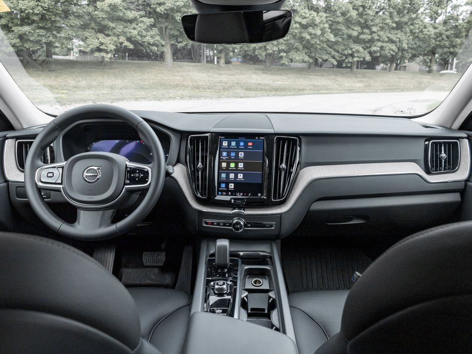 Volvo XC60 Plug-in Hybrid T8 AWD Plus Dark Theme POLESTAR CPO GOOGLE ASSIST 2025-25