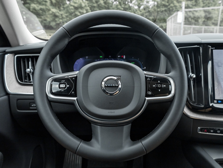 Volvo XC60 Plug-in Hybrid T8 AWD Plus Dark Theme POLESTAR CPO GOOGLE ASSIST 2025-10
