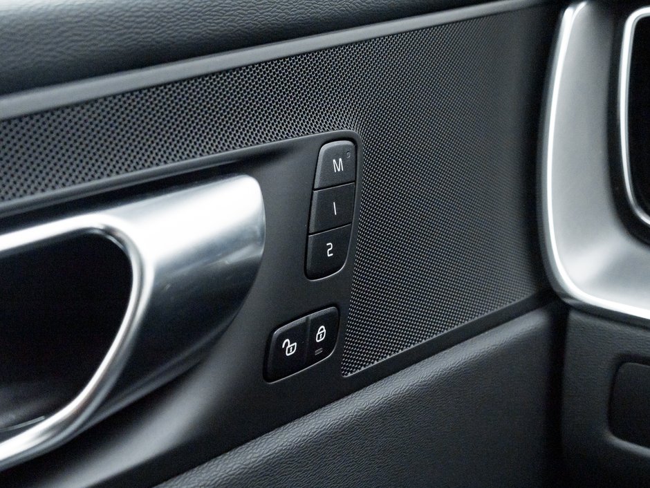 2025 Volvo XC60 Plug-In Hybrid T8 AWD Core Dark  Theme PLUG IN HYBRID  VOLVO CPO-14