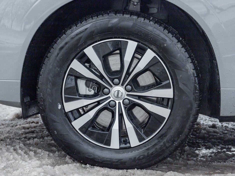 2025 Volvo XC60 Plug-In Hybrid T8 AWD Core Dark  Theme PLUG IN HYBRID  VOLVO CPO-4