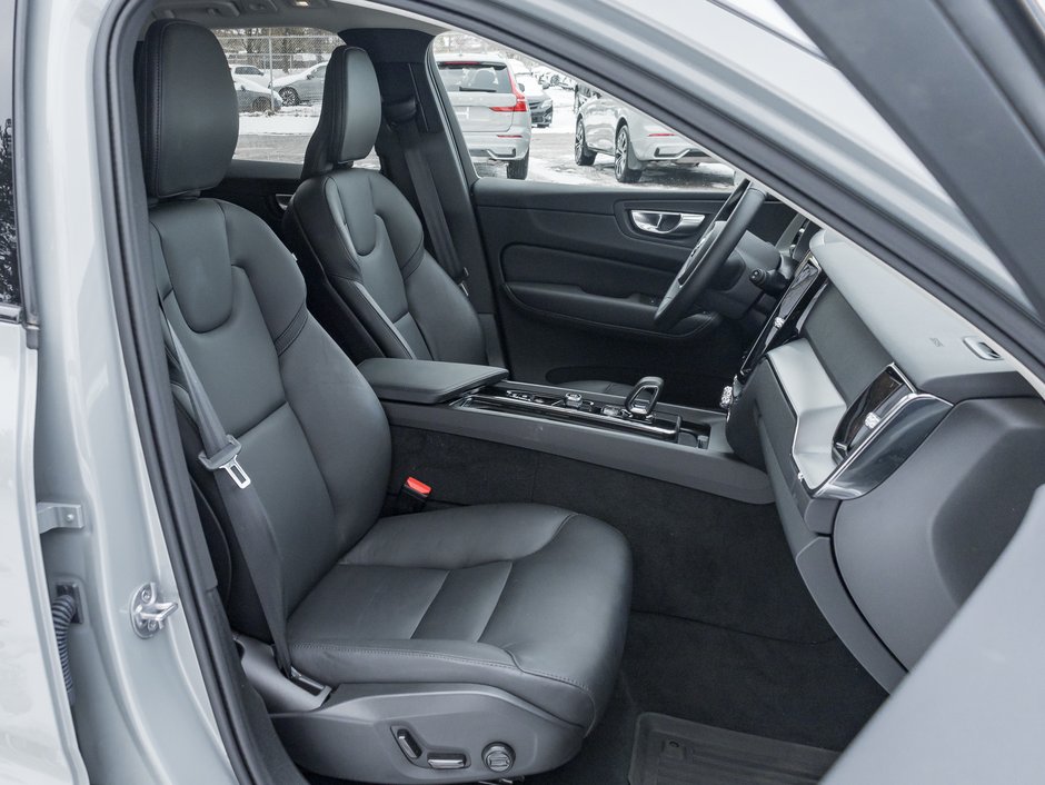 2025 Volvo XC60 Plug-In Hybrid T8 AWD Core Dark  Theme PLUG IN HYBRID  VOLVO CPO-20