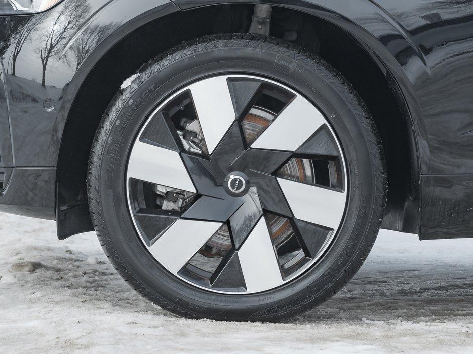 2025 Volvo XC60 Plug-In Hybrid T8 AWD Plus Dark Theme  LOW KM  CPO RATE FR 3.49%*-3