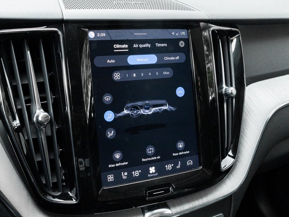 2025 Volvo XC60 Plug-In Hybrid T8 AWD Plus Dark Theme  LOW KM  CPO RATE FR 3.49%*-21
