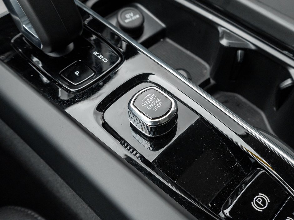 2025 Volvo XC60 Plug-In Hybrid T8 AWD Plus Dark Theme  LOW KM  CPO RATE FR 3.49%*-19