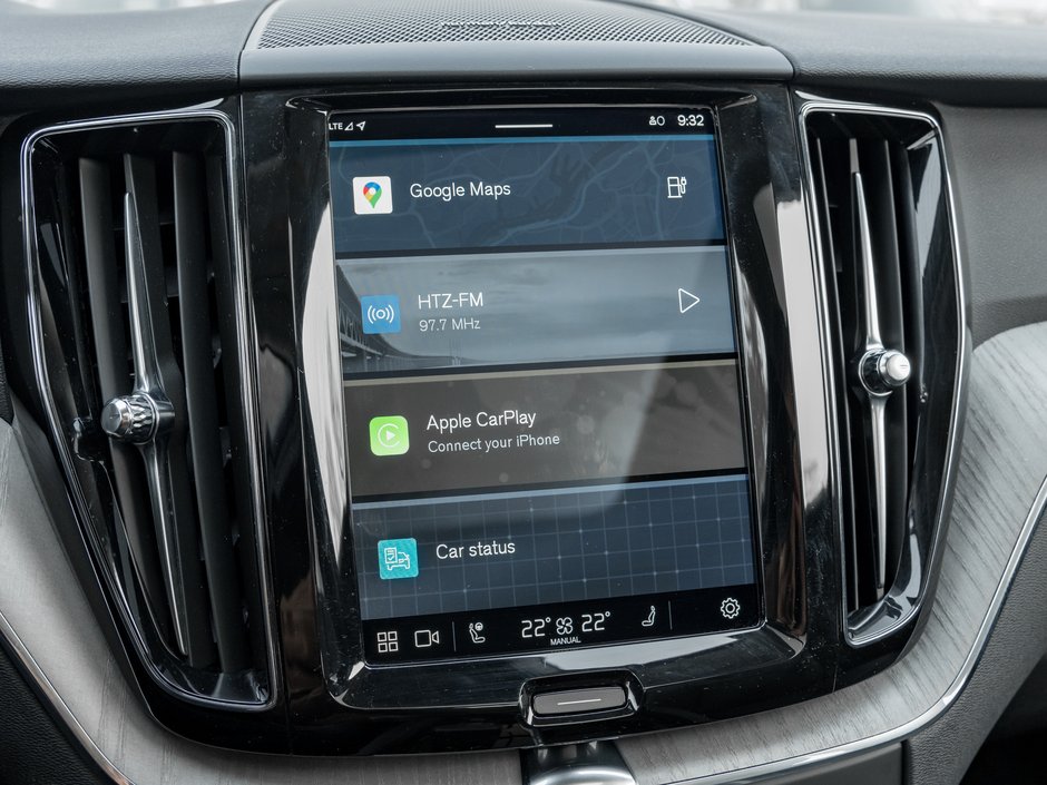 Volvo XC60 Plug-In Hybrid T8 AWD Plus Dark Theme  LOW KM  CPO RATE FR 3.49%* 2025-24