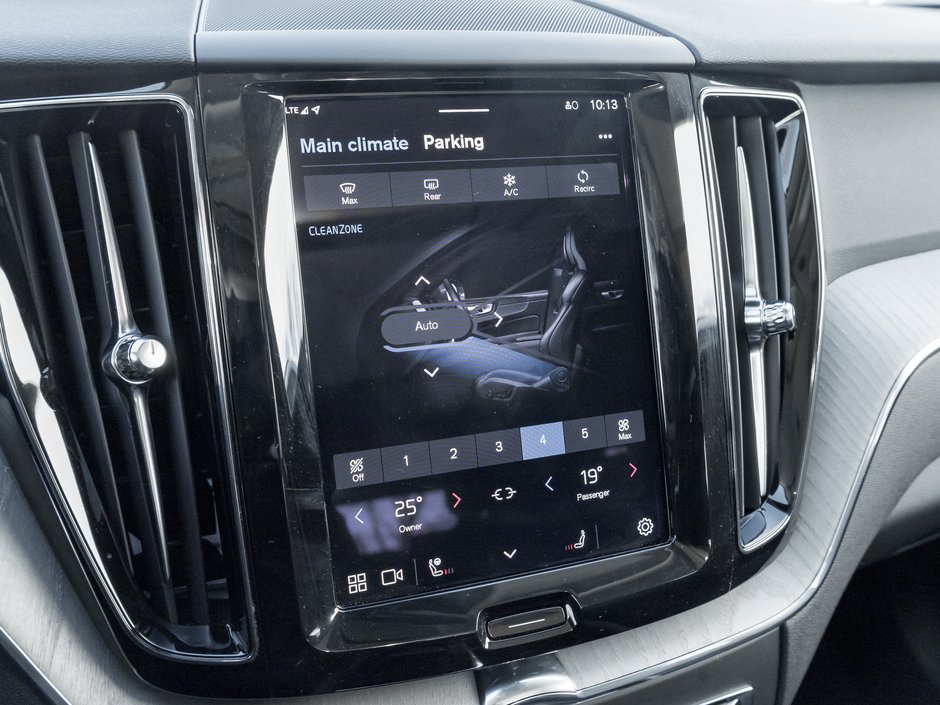 Volvo XC60 Plug-In Hybrid T8 AWD Plus Dark Theme  CPO FINANCE RATE FR 3.49%* 2025-17