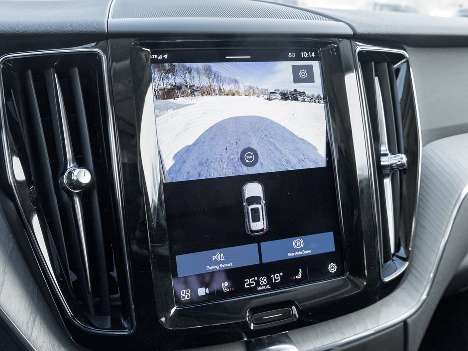 Volvo XC60 Plug-In Hybrid T8 AWD Plus Dark Theme  CPO FINANCE RATE FR 3.49%* 2025-12