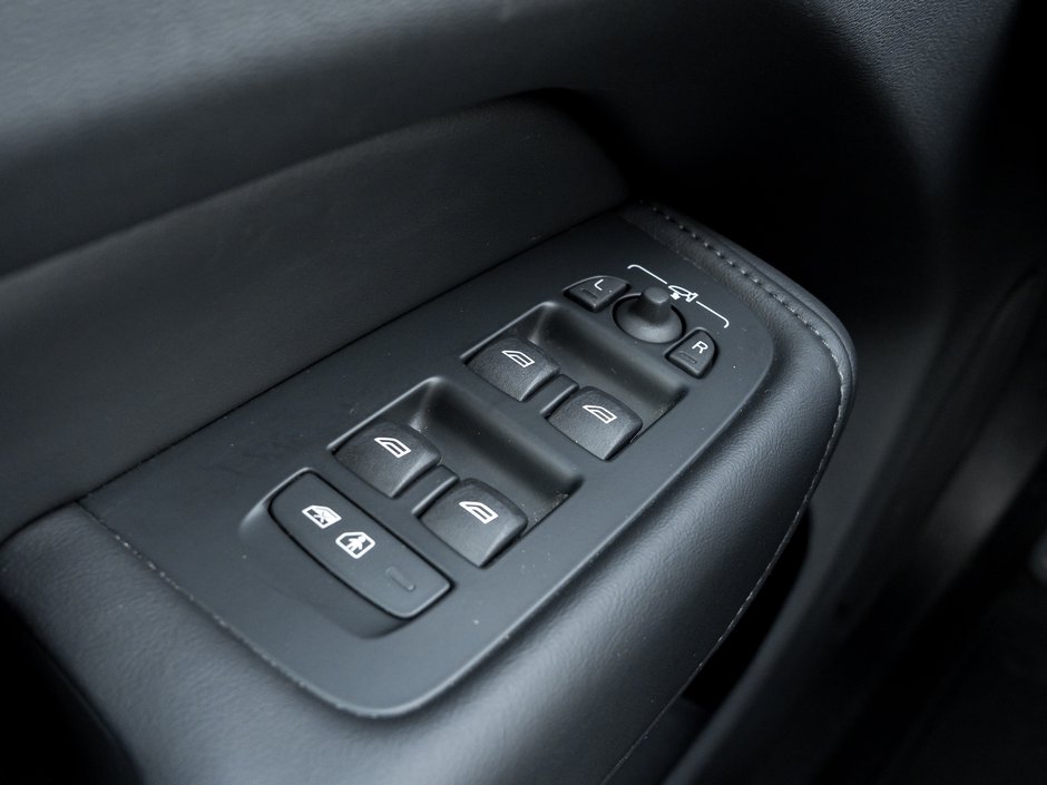 2025 Volvo XC60 Plug-In Hybrid T8 AWD PLUS  PLUG IN HYBRID  CPO RATE FROM 3.49%*-14