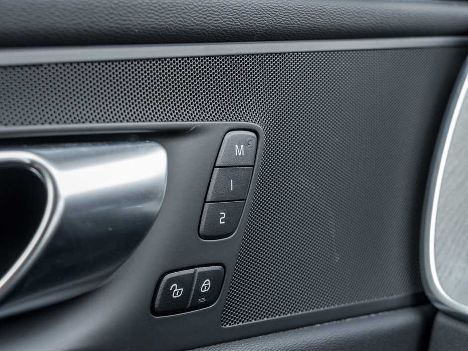 2025 Volvo XC60 Plug-In Hybrid T8 AWD PLUS  PLUG IN HYBRID  CPO RATE FROM 3.49%*-15