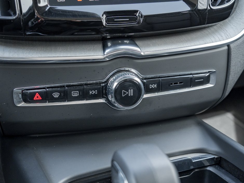 2025 Volvo XC60 Plug-In Hybrid T8 AWD PLUS  PLUG IN HYBRID  CPO RATE FROM 3.49%*-17